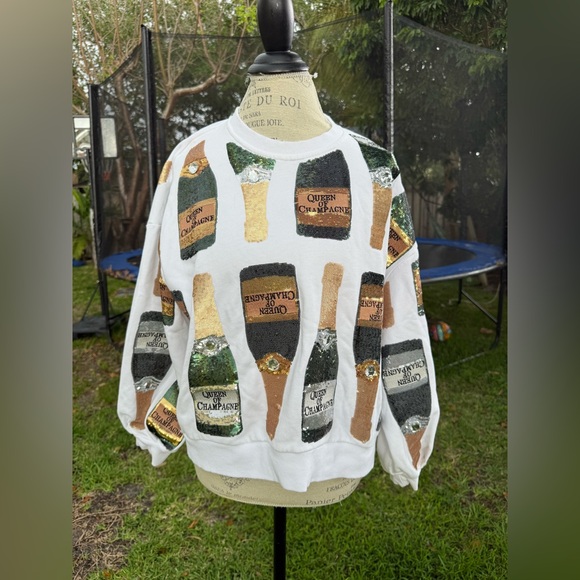 Queen of sparkle sweatshirt size S very good condition ( missing one stone ) - Picture 1 of 4